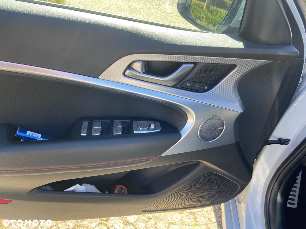 Genesis G70 2.2 D RWD 8AT Sport - 8