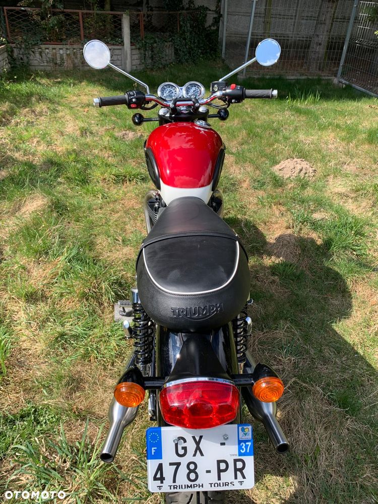 Triumph Bonneville - 4