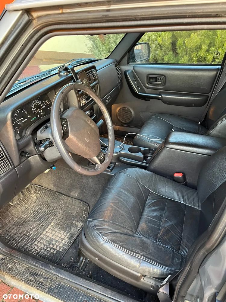 Jeep Cherokee - 2