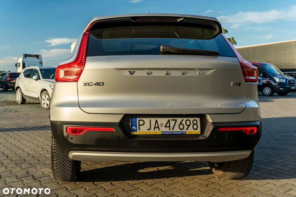 Volvo XC 40 T5 AWD Geartronic Momentum Pro - 9
