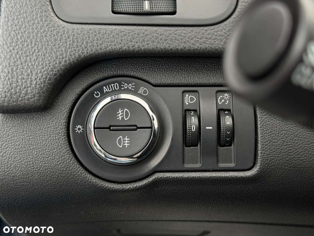 Opel Insignia - 16