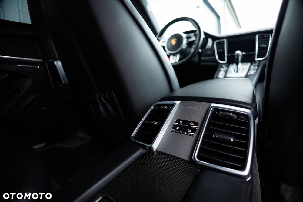 Porsche Panamera GTS PDK - 28