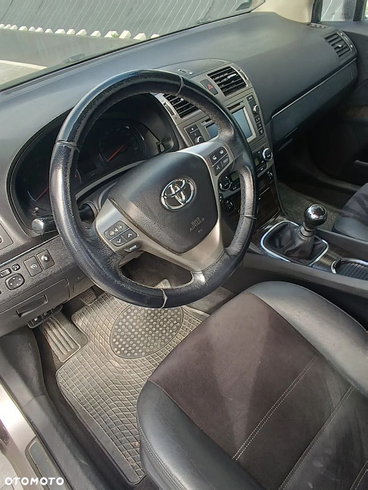 Toyota Avensis 1.8 Premium - 8