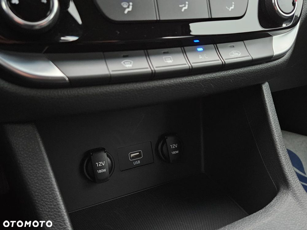 Hyundai i30 1.5 DPI Classic + - 21