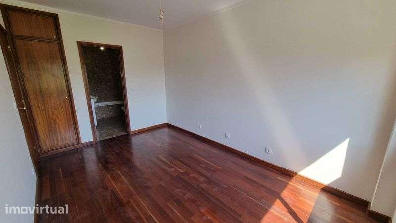 Excelente apartamento T2, com lugar de garagem ao Marquês - Grande imagem: 4/12