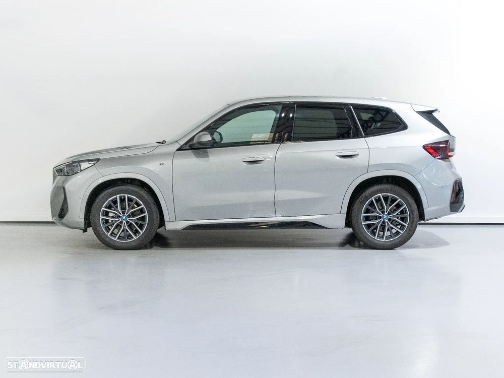 BMW iX1 eDrive20 Pack Desportivo M - 2