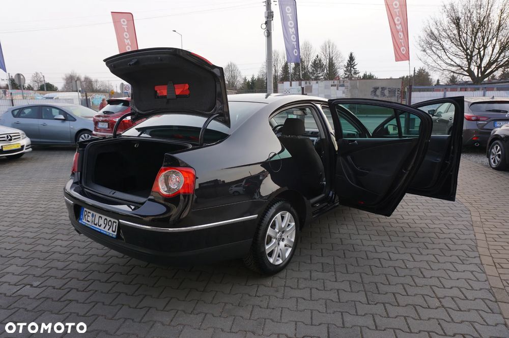 Volkswagen Passat 1.6 Comfortline Family - 14