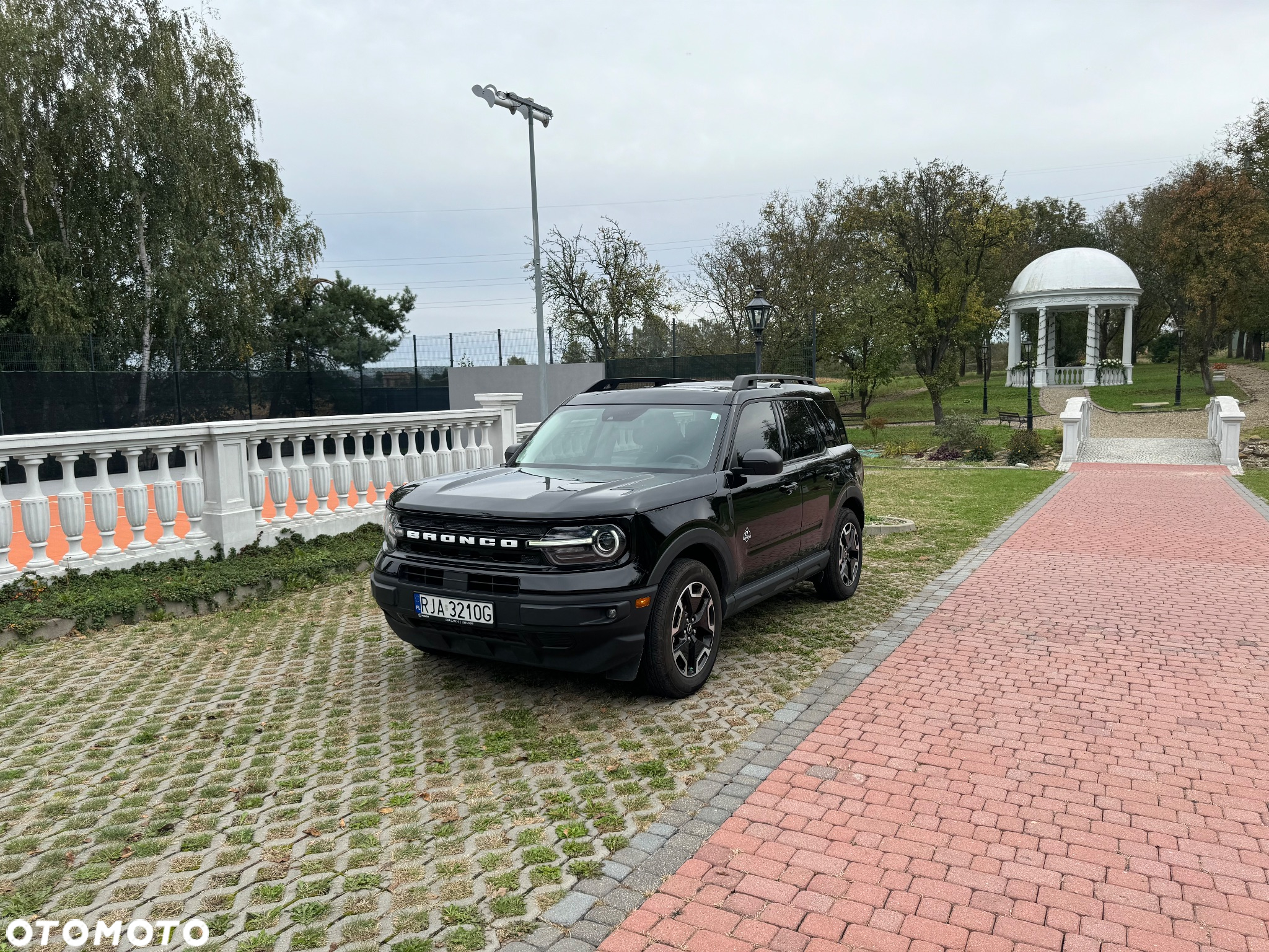 Ford Bronco - 38