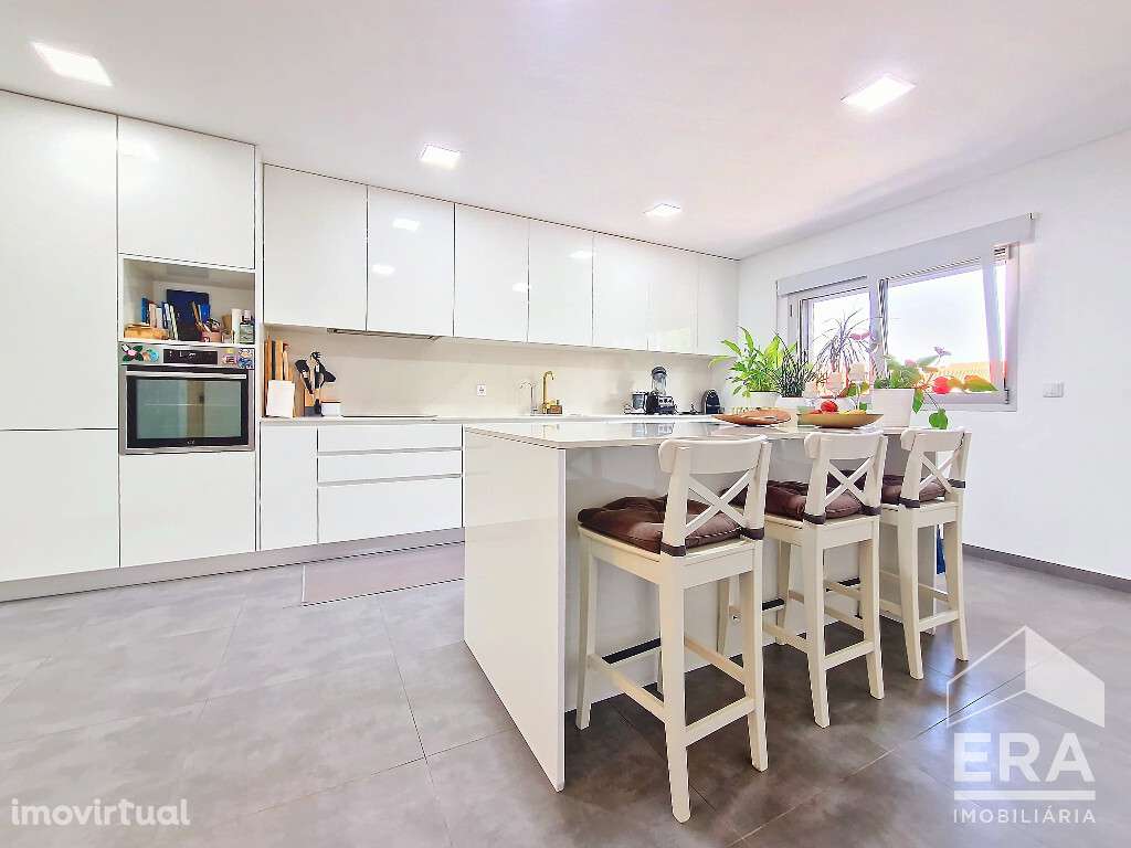 Apartamento T4 com garagem em zona de Urbanização Quinta de S.Tomé, Co - Grande imagem: 2/17