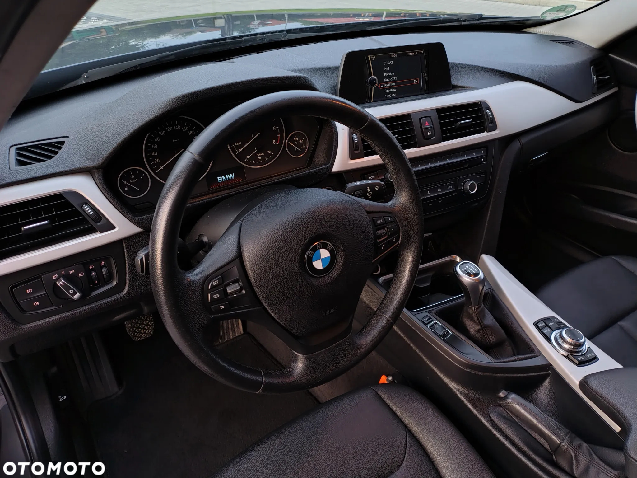 BMW Seria 3 318d Touring - 9