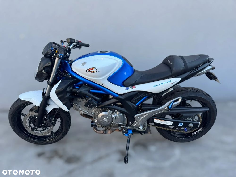 Suzuki Gladius - 5