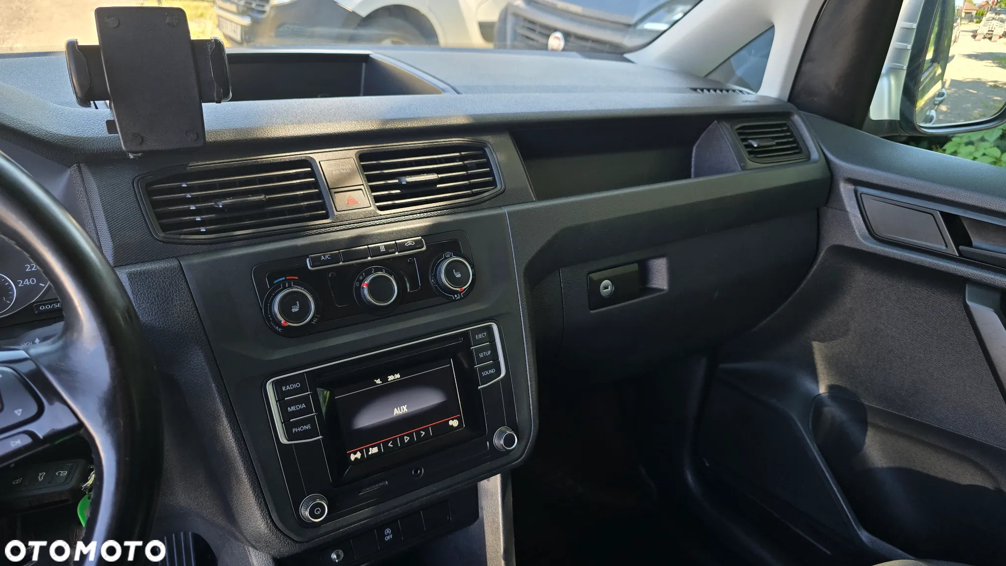 Volkswagen Caddy - 27
