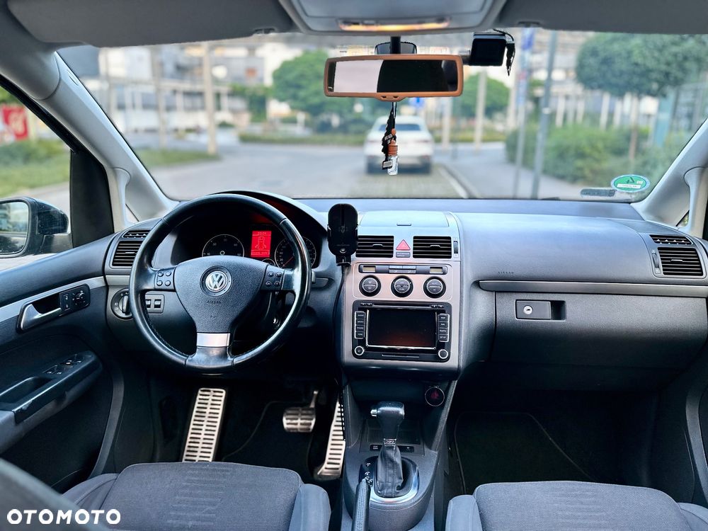 Volkswagen Touran 2.0 TDI DSG United - 10