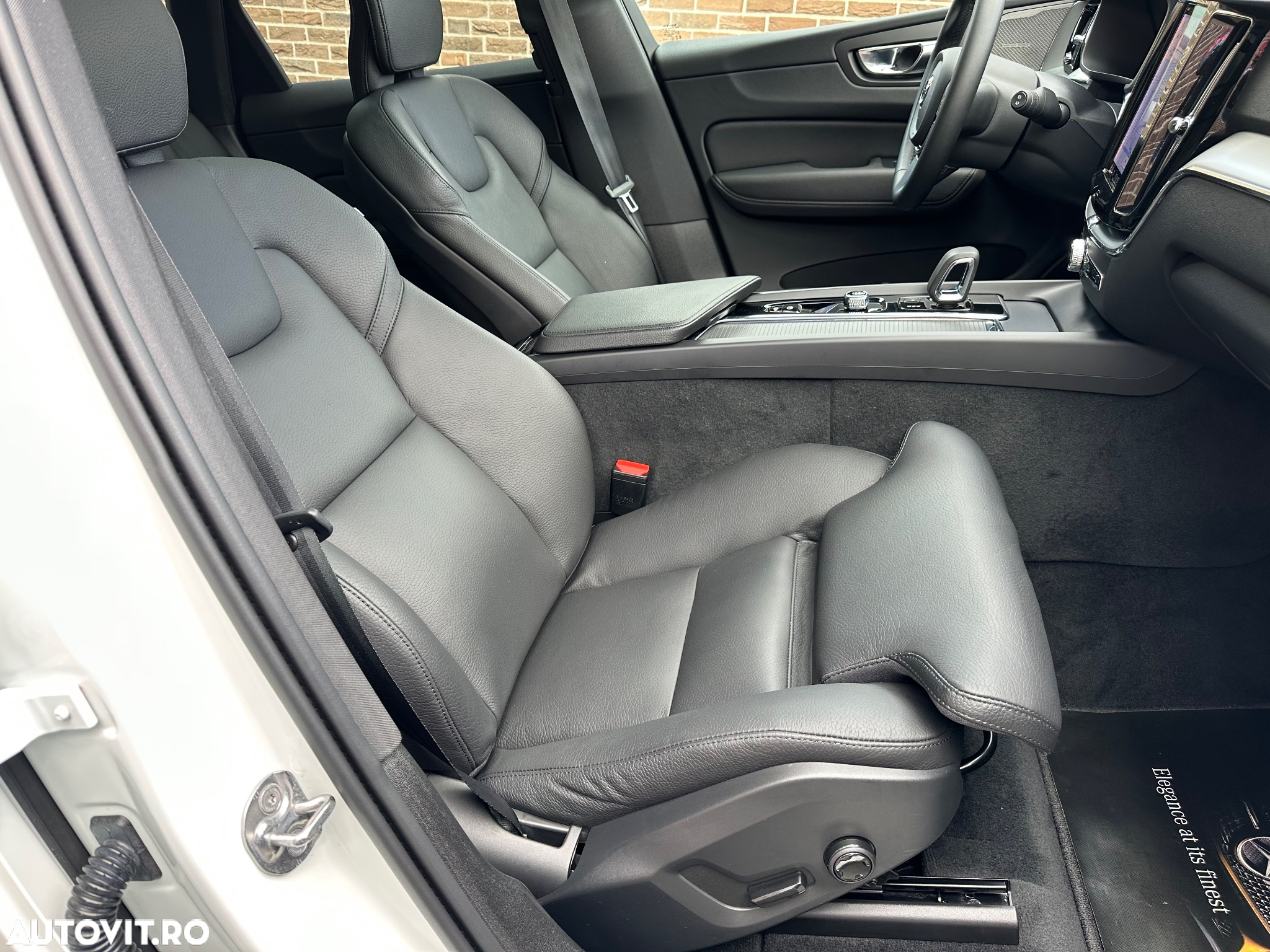 Volvo XC 60 B4 MHEV AT8 FWD Momentum Pro - 18