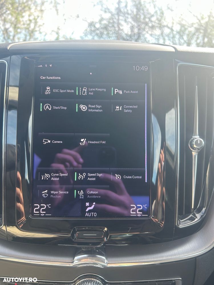 Volvo XC 60 B4 MHEV AWD Momentum - 10