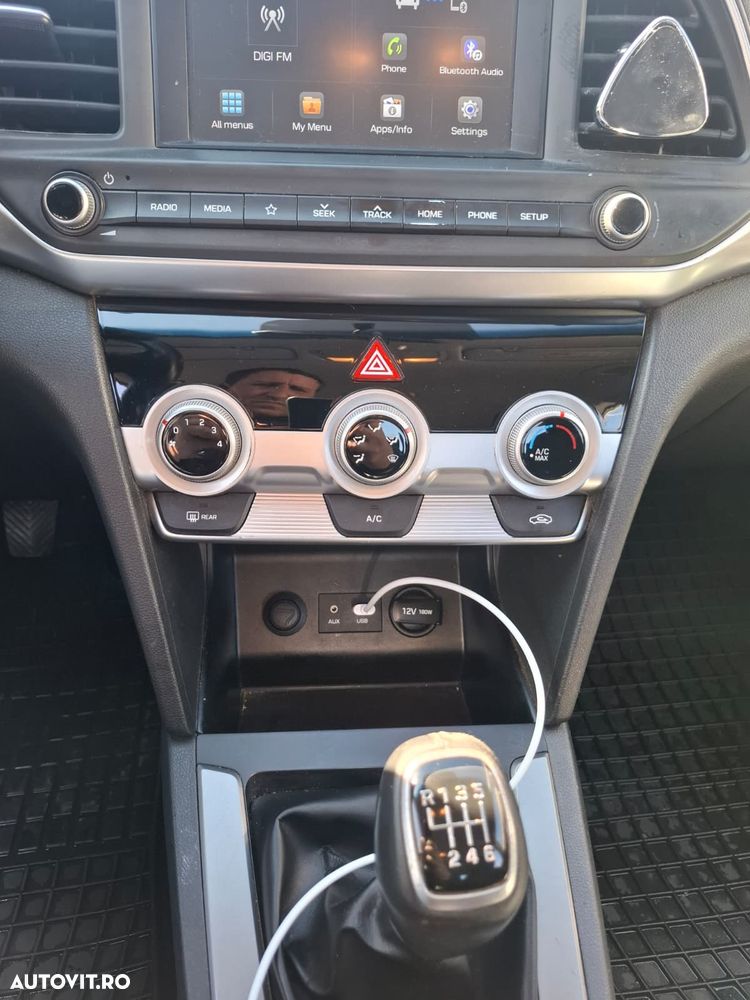 Hyundai Elantra 1.6 MPi Exclusive - 9
