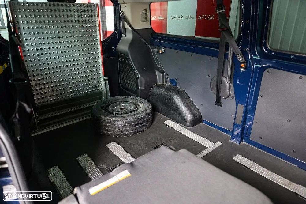 Ford Transit Custom Adaptada p/ 3 cadeiras de rodas - 30