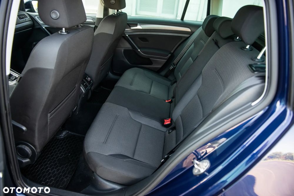 Volkswagen Golf - 10