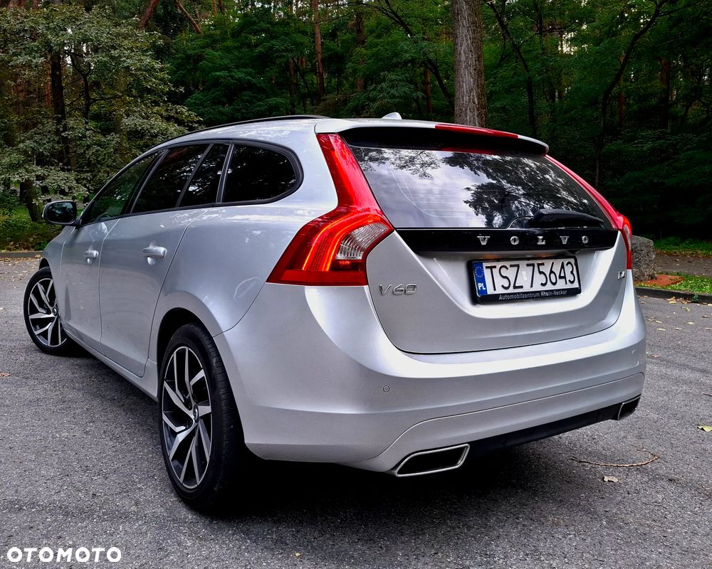 Volvo V60 D4 Momentum - 9