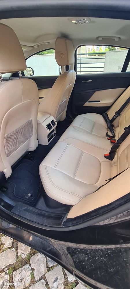 Jaguar XE 2.0 D Prestige Aut. - 6
