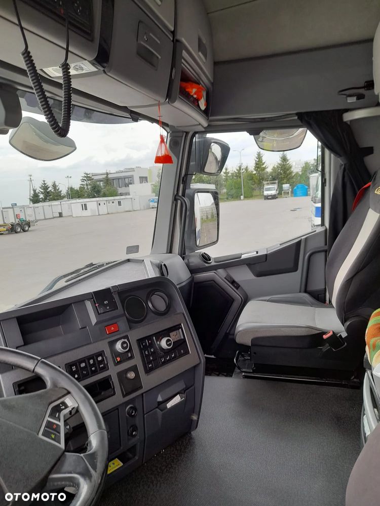 Renault T HD001 - 9
