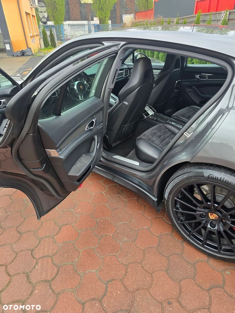 Porsche Panamera GTS - 9