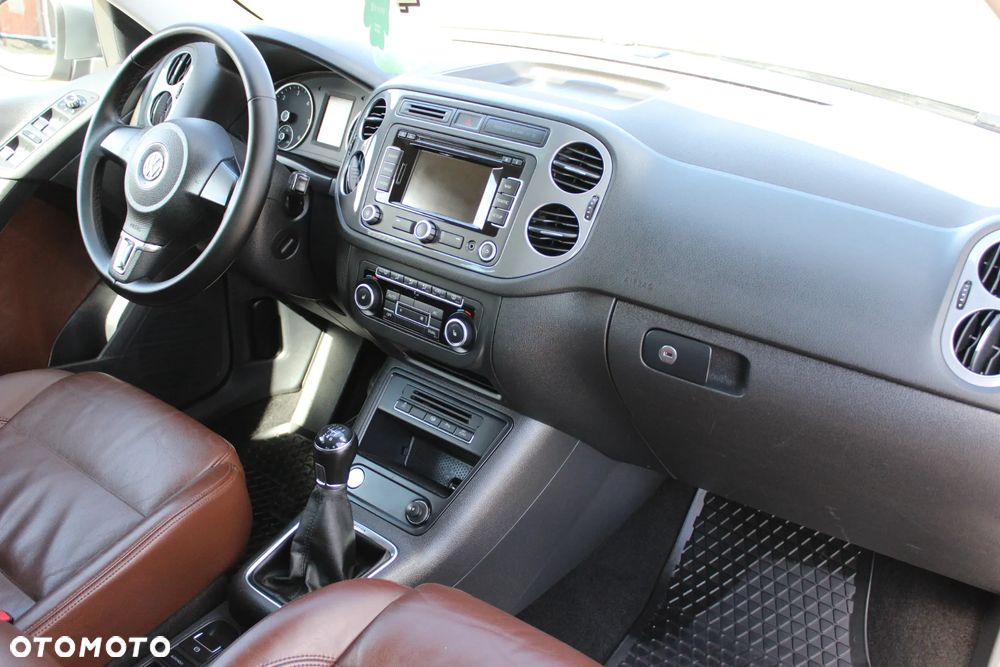 Volkswagen Tiguan 2.0 TDI DPF 4Motion BlueMotion Technology Lounge Sport & Style - 20