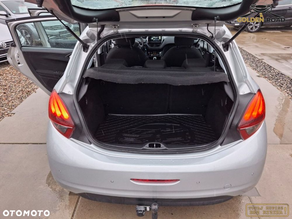 Peugeot 208 - 19