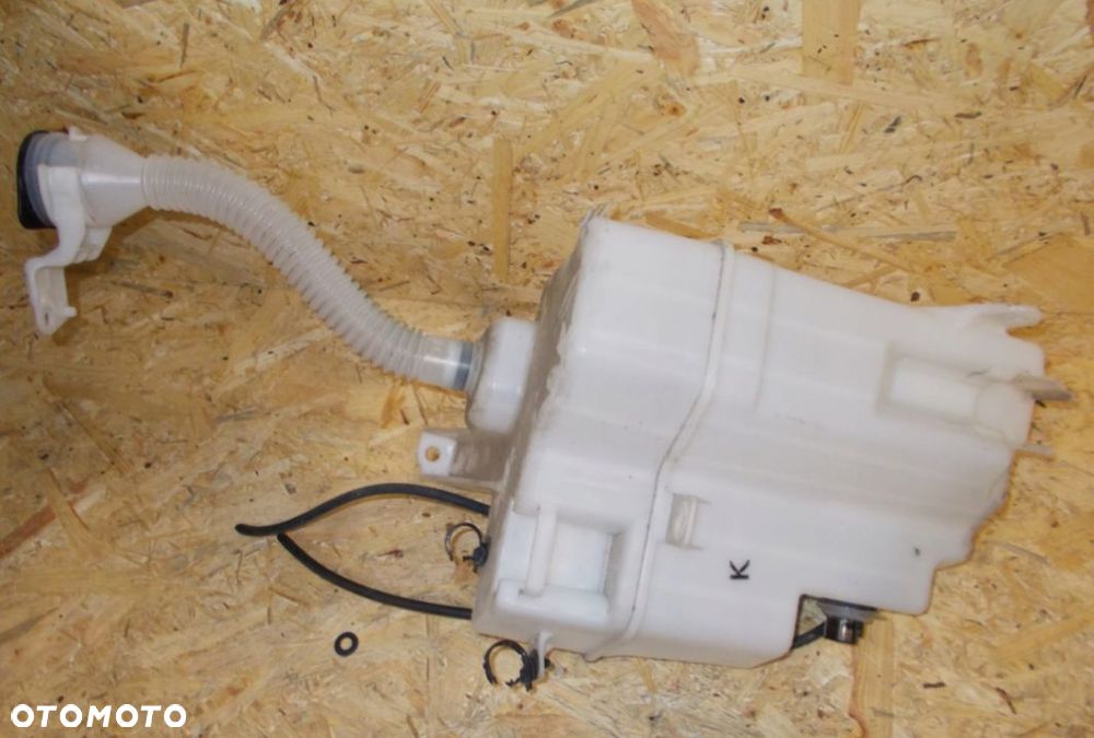 ZBIORNICZEK SPRYSKIWACZY LEXUS NX300H