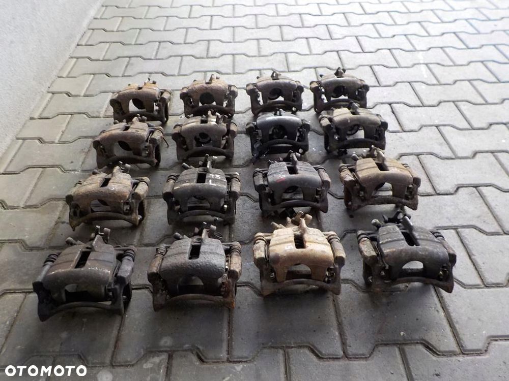 VW T5 ZACISK HAMULCOWY LEWY TYŁ TYLNY JARZMO - 3