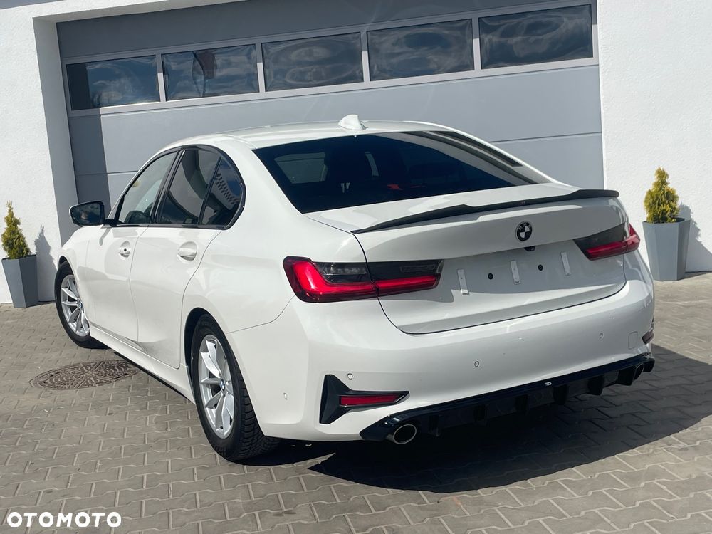 BMW Seria 3 318d Sport Line - 3