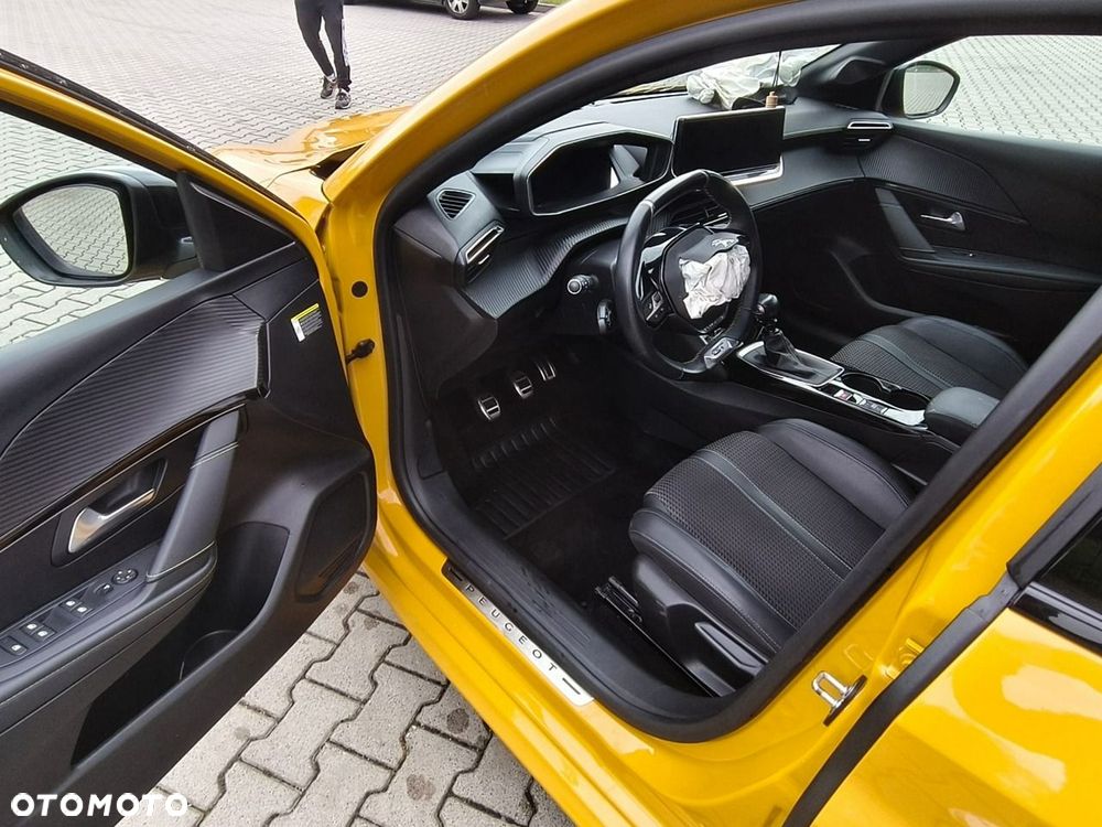 Peugeot 208 - 9