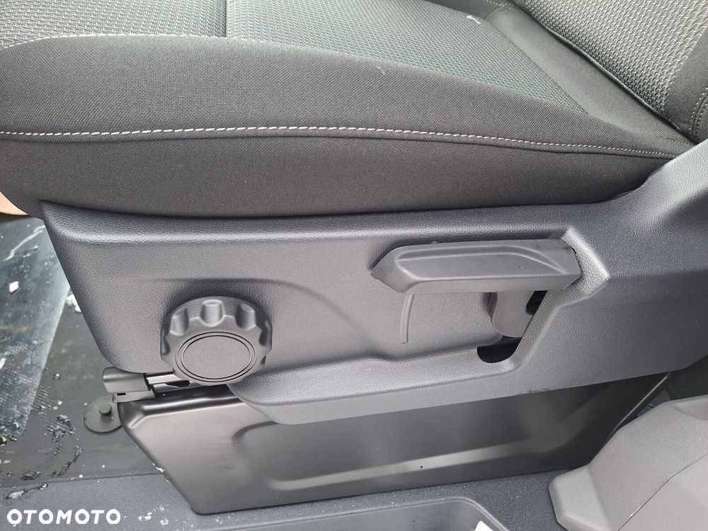 Volkswagen Caravelle - 16