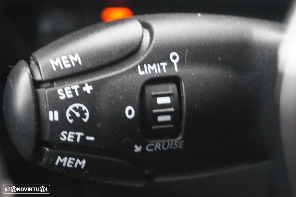 Peugeot 2008 1.2 PureTech Allure - 15