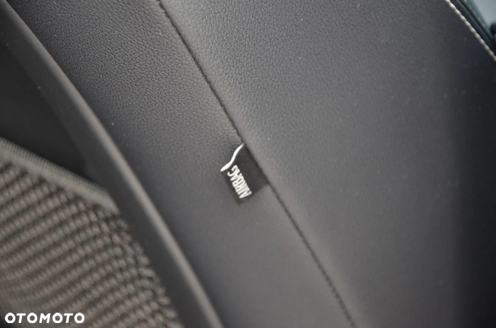 Jaguar XF 3.0 V6 AWD S - 33