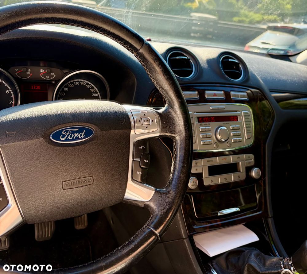 Ford Mondeo 2.0 Ghia - 10