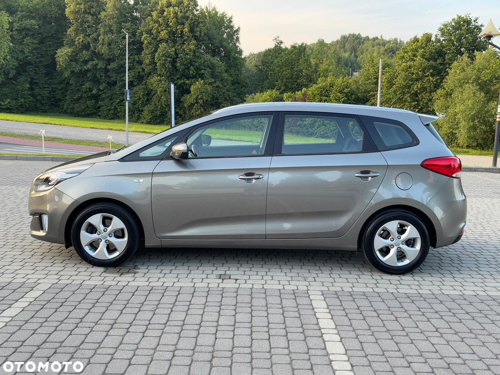 Kia Carens 1.7 CRDi L - 4