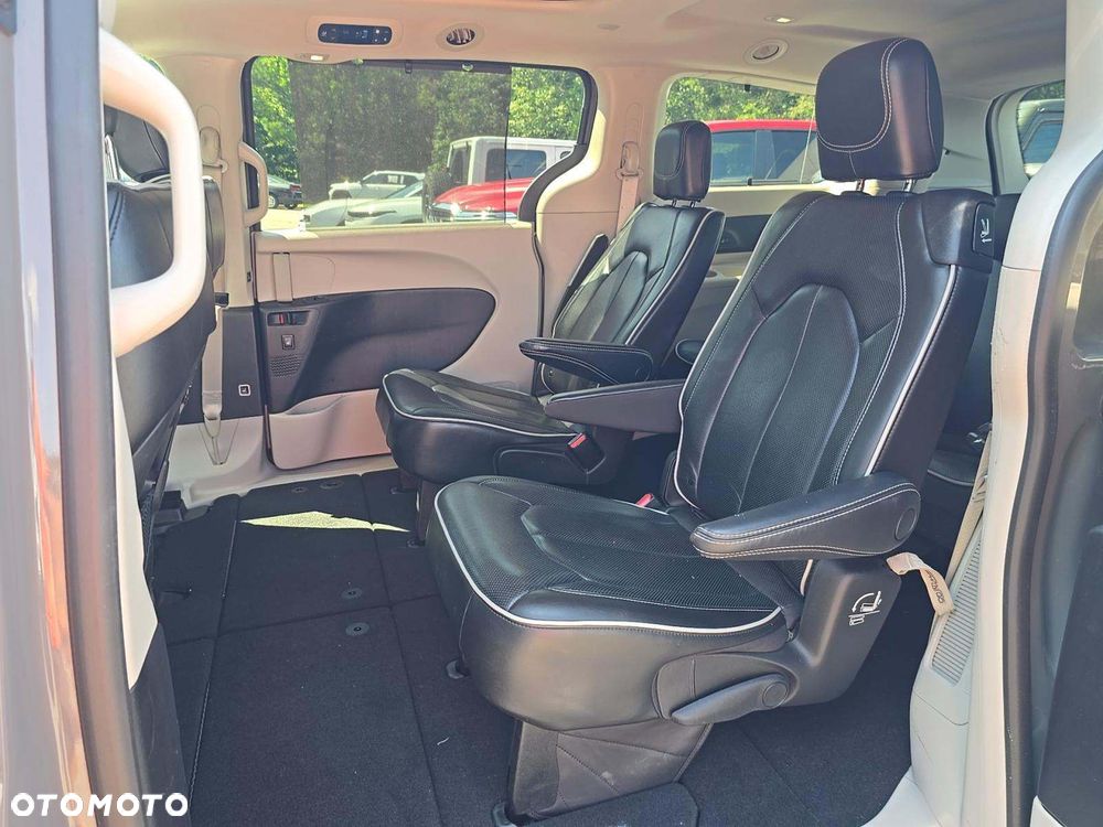 Chrysler Pacifica - 10