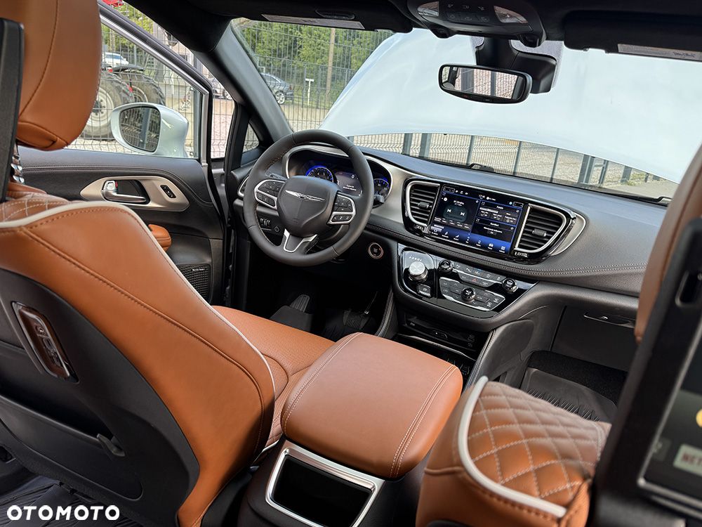 Chrysler Pacifica - 13