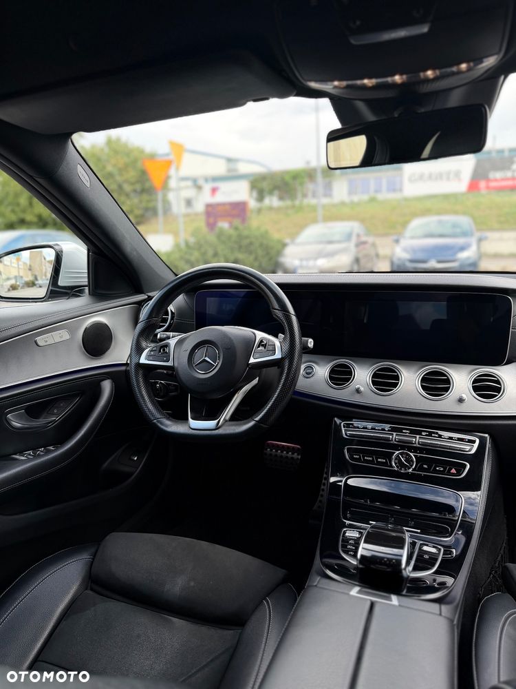 Mercedes-Benz Klasa E 220 d 4-Matic 9G-TRONIC - 11