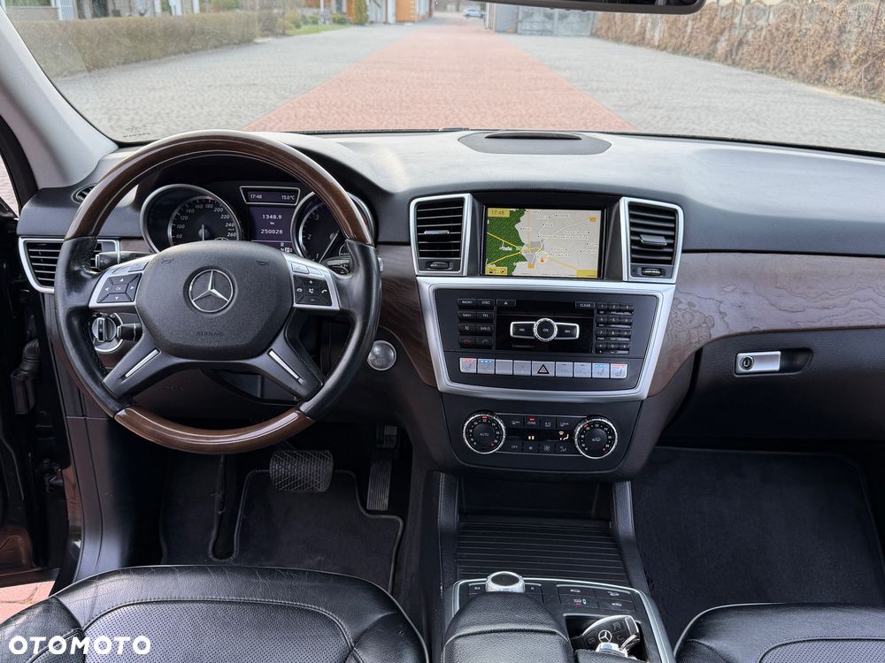 Mercedes-Benz ML 350 BlueTEC 4MATIC 7G-TRONIC Edition 1 - 21