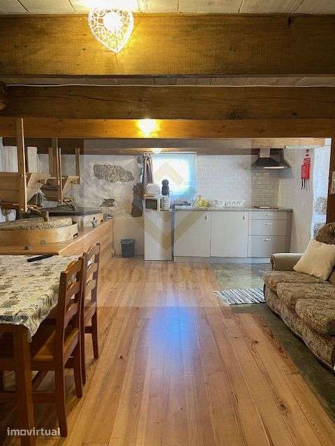 Propriedade Exclusiva com 4 Habitações e Piscina em Arouca - Grande imagem: 2/11