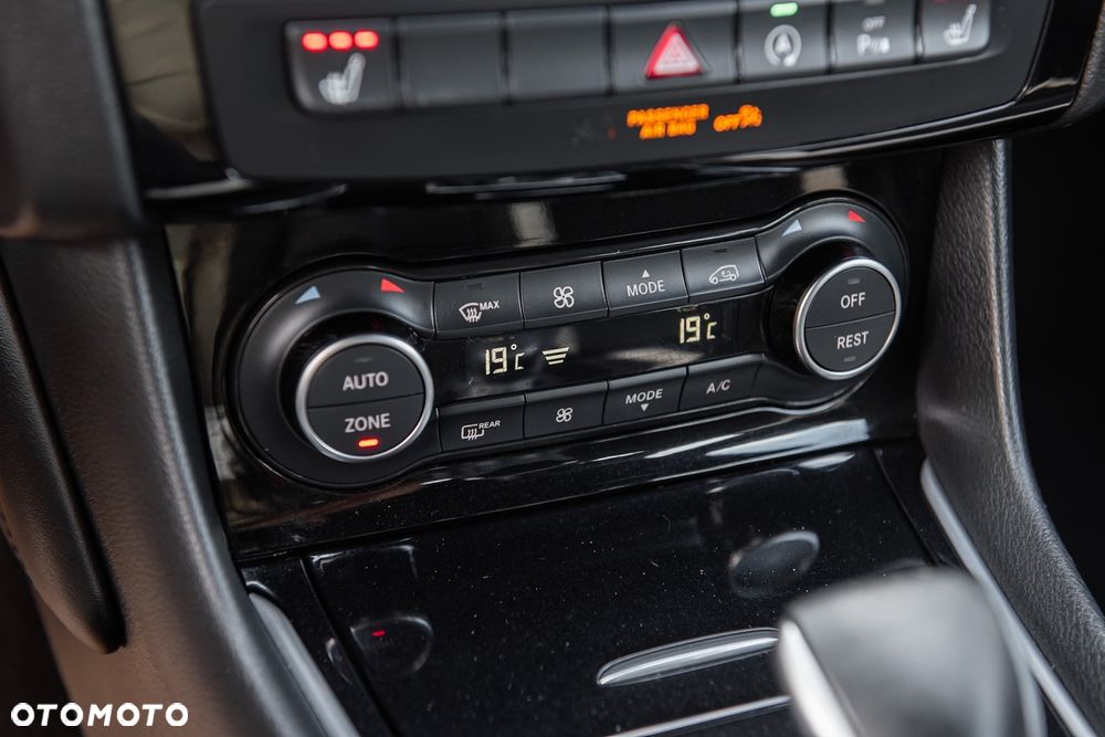 Infiniti Q30 2.0t DCT AWD Sport City Black - 22