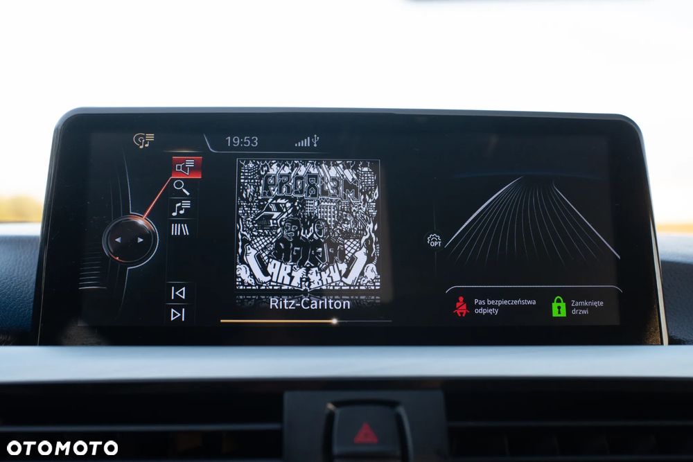 BMW Seria 3 318d Luxury Line - 32