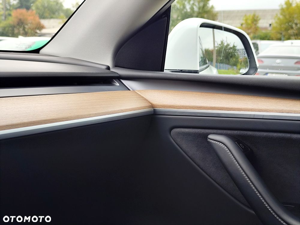 Tesla Model Y RWD - 24