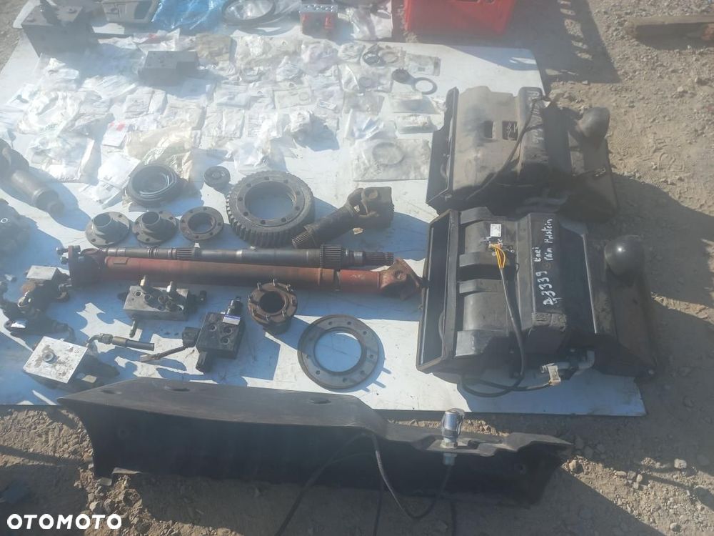 Części MERLO siłownik hydrauliczny,zamek siłowy, 08350803043501A, 28,7 Blok zaworowy, 26,6 ,układ planetarny32,12 pochwa mostu 045568 ,041870,045367,097686,042440,wkład mostu 024849,P36.10,dyferencjau,nagrzewnica,klimatyzator,053121,107714,13 atak,spoiler,klamka,rozdzielacz sterujący 4011840, 057347,chłodnica kuler,oleju,krzyżak,półoś,piasta,cewka,zawór,nadmuch,wentylator manitou,joystick,płyta sterująca, - 17