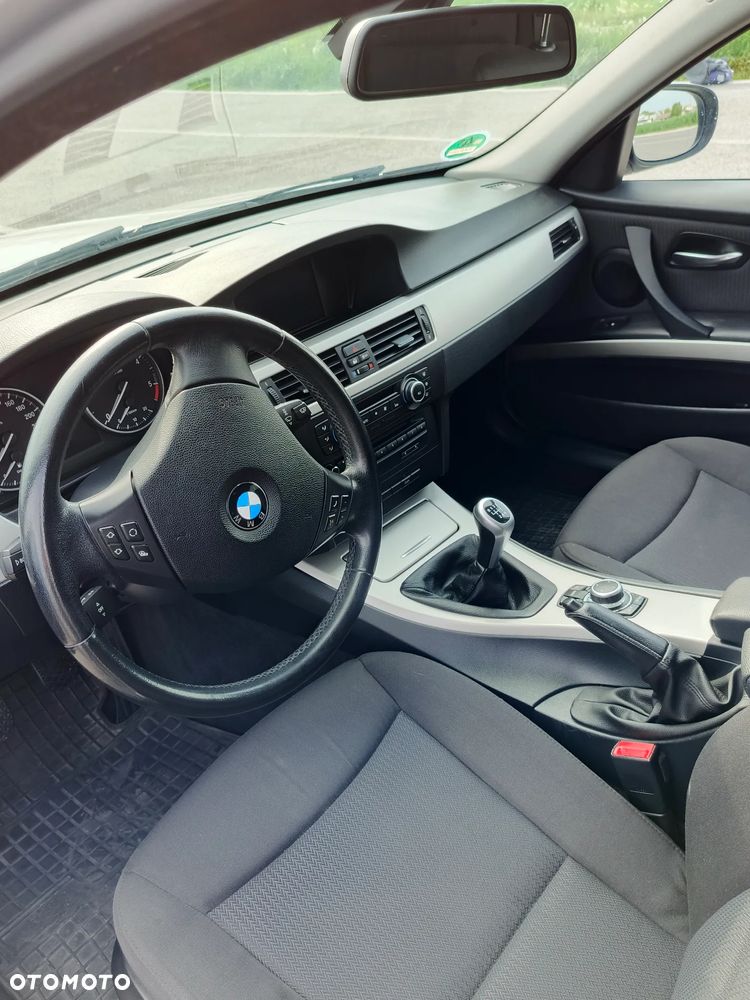 BMW Seria 3 318d - 13