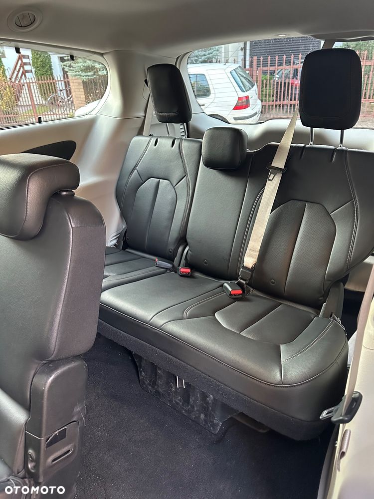 Chrysler Pacifica - 11