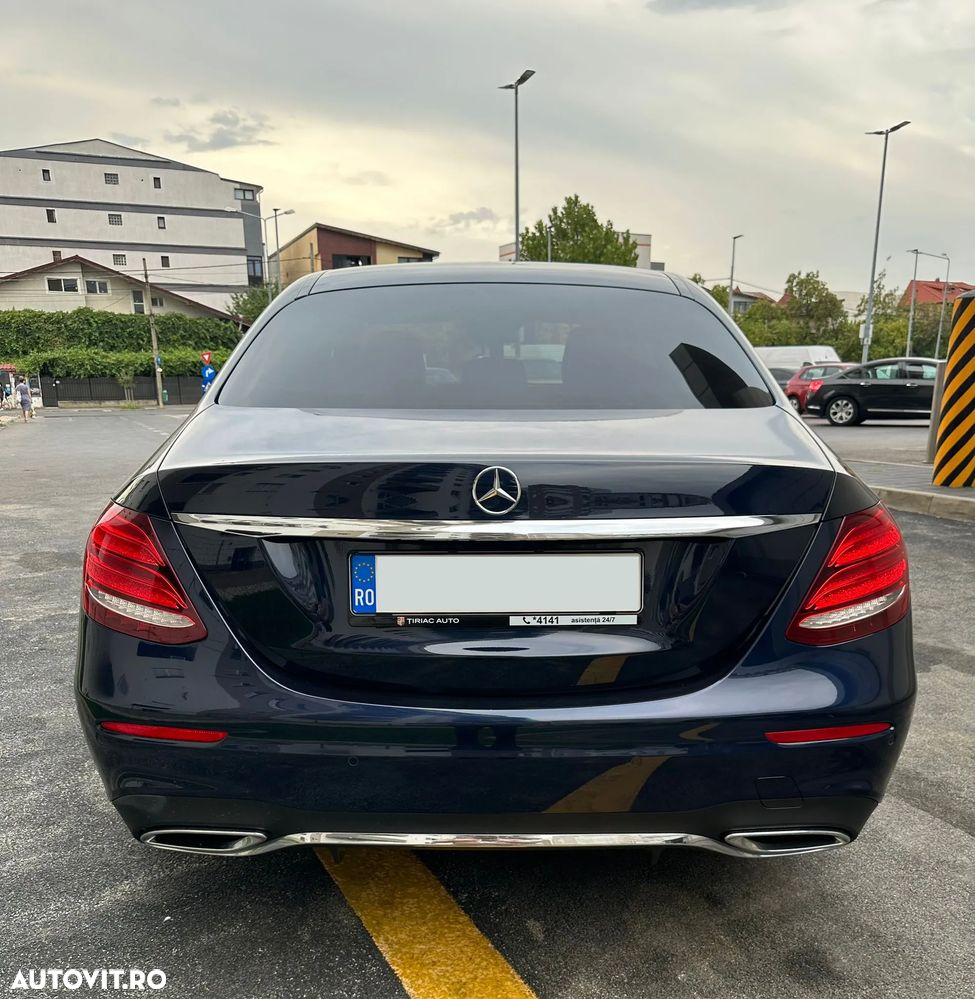 Mercedes-Benz E 220 d 4Matic T 9G-TRONIC AMG Line - 8