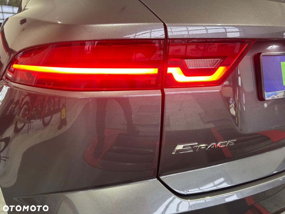 Jaguar E-Pace D150 R-Dynamic - 23